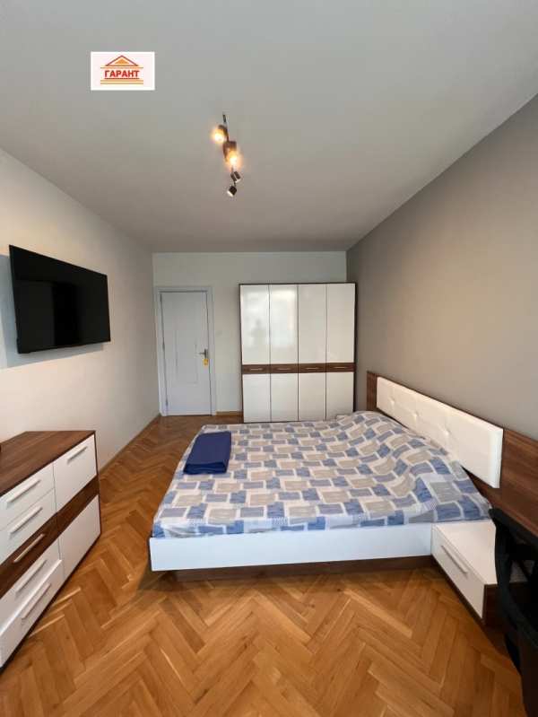 Продава 3-стаен, гр. плевен, широк център