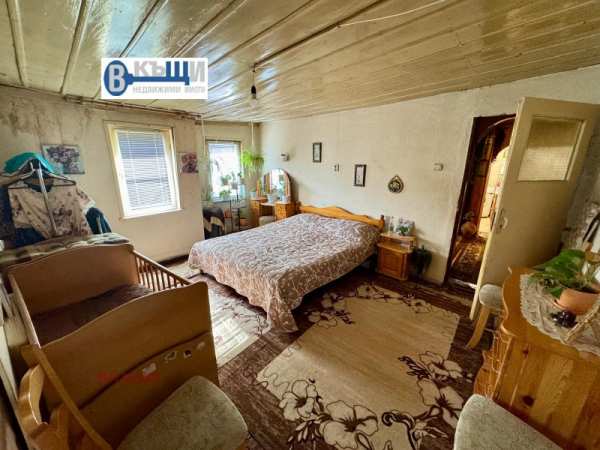 Продава етаж от къща, гр. велико търново, стара част