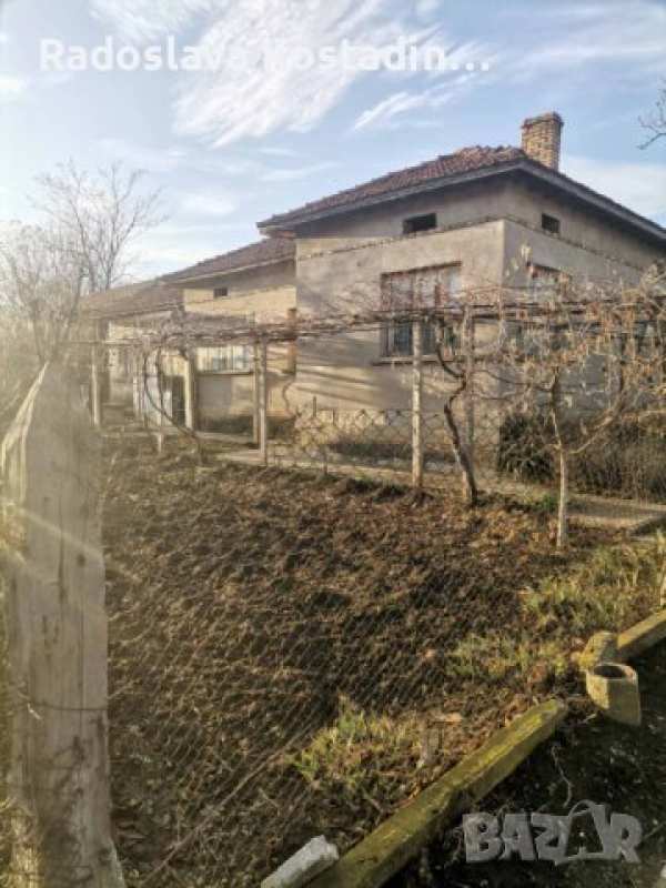 Къща с двор в град лозница