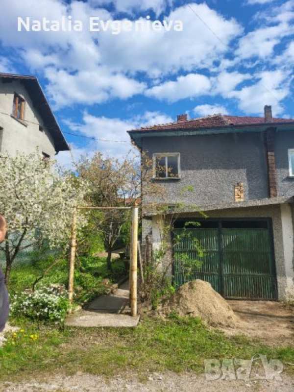 Двуетажна къща, с драгичево