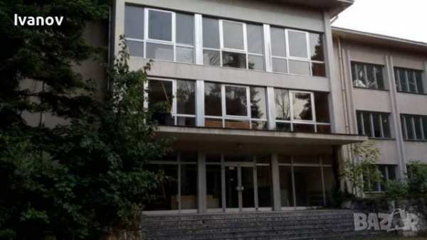 Продава сграда 3 етажа, 2700 м2