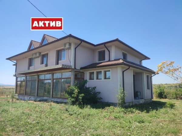 Продава  хотел град Търговище, Боровец
      600 кв.м