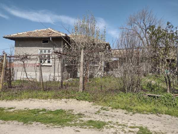 Продава къща, с. стража, област търговище