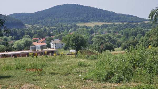 Продава  парцел с. Боснек, област Перник
      2632 кв.м