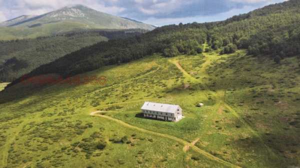 Продава  хотел гр. Априлци, област Ловеч
      850 кв.м