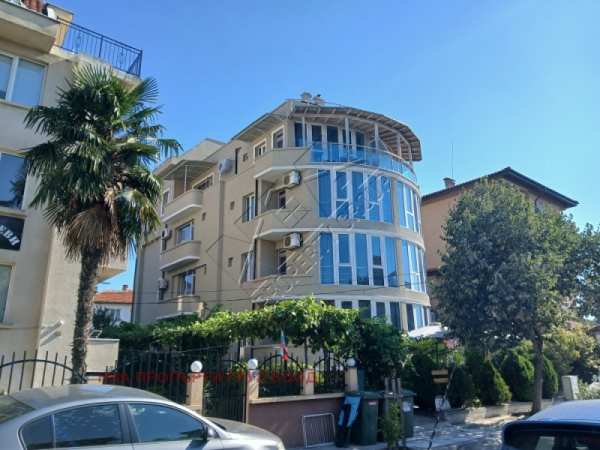 Продава  хотел гр. Приморско, област Бургас
      816 кв.м