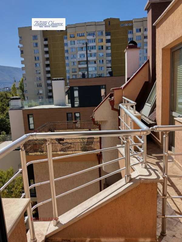 Продава ателие, таван, гр. софия, медицинска академия