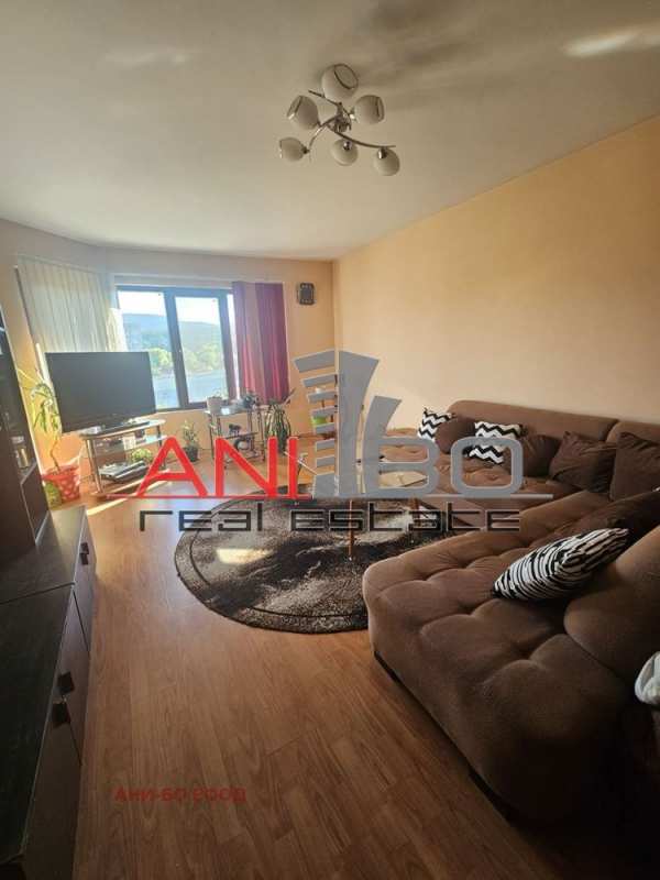 Продава 4-стаен, гр. перник, център