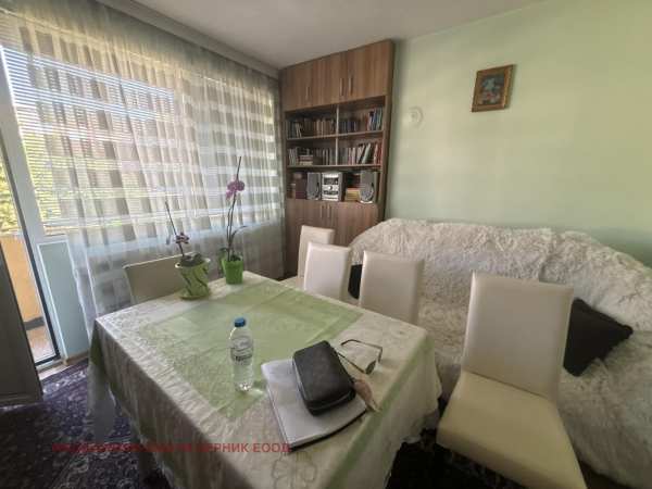 Продава 3-стаен, гр. перник, център