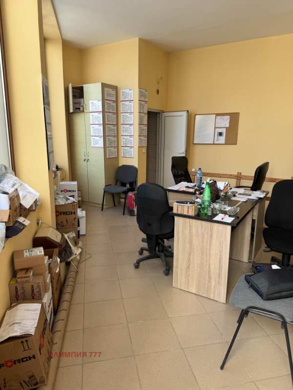 Продава  магазин град Плевен, Широк център
      61 кв.м