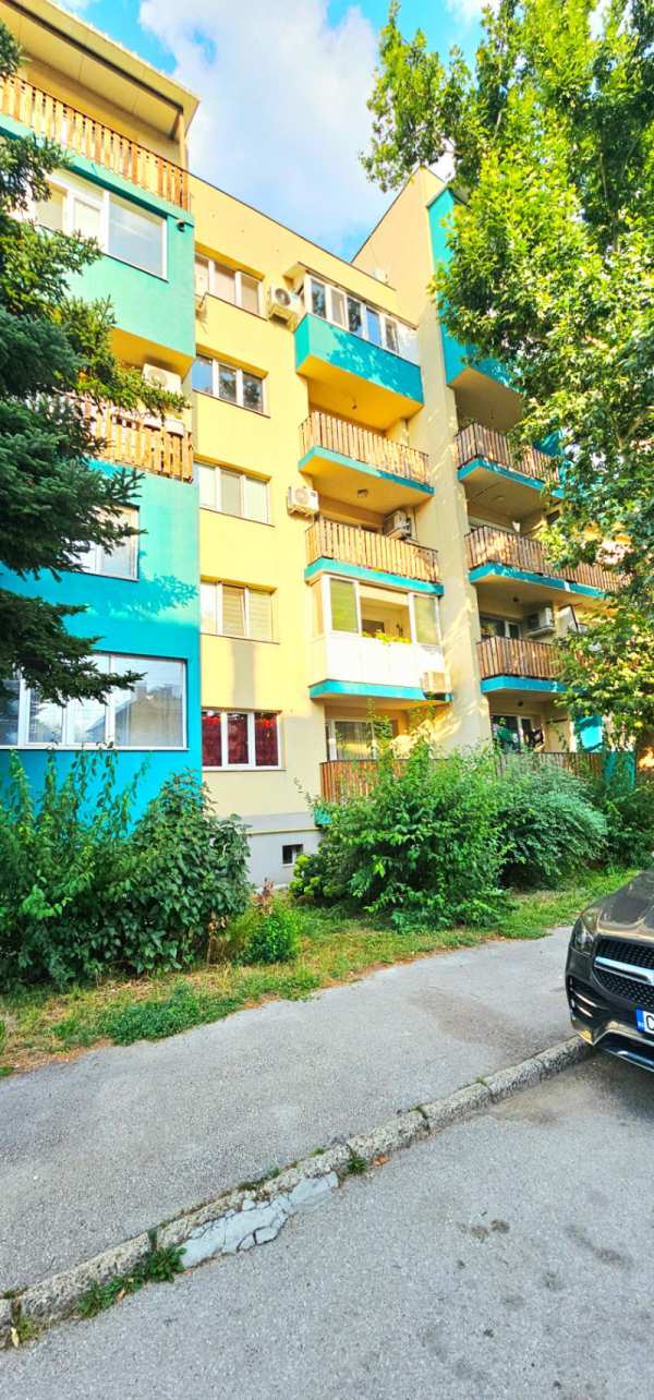 Продава 3-стаен, гр. ботевград, област софия област