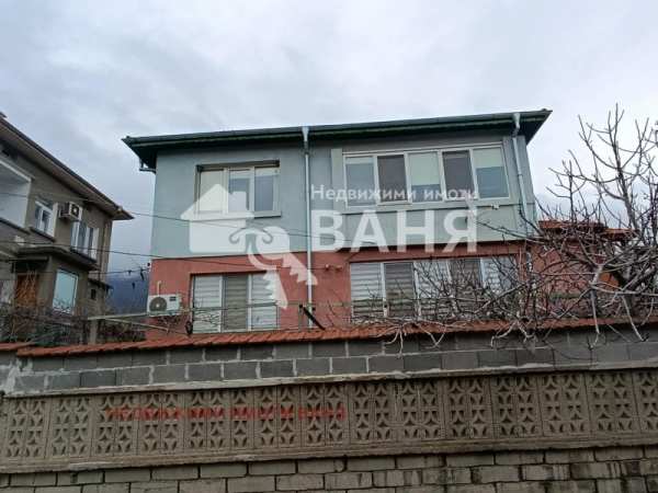 Продава етаж от къща, гр. карлово, област пловдив