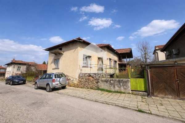 Продава къща, с. долно камарци, област софия област