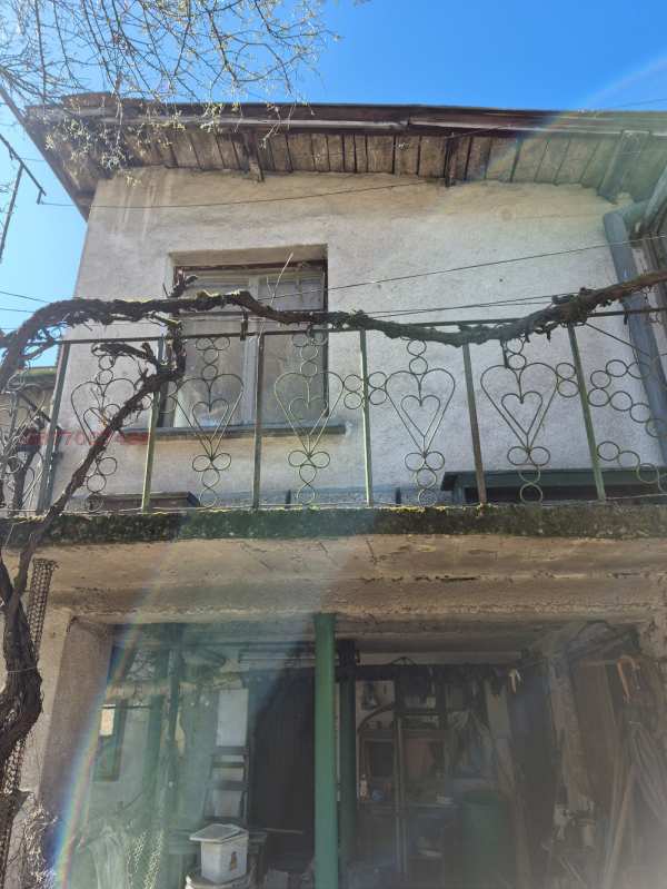 Продава къща, с. томпсън, област софия област