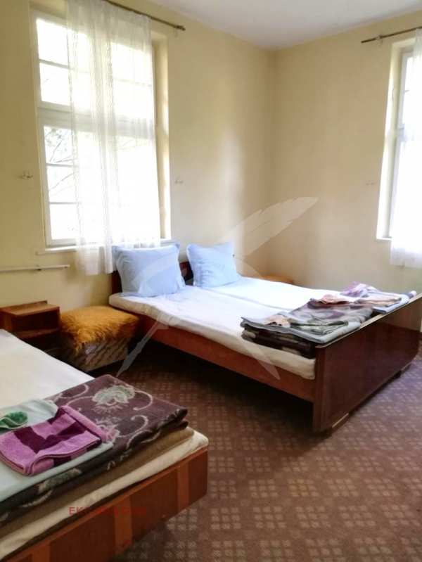 Продава хотел, с. нареченски бани, област пловдив