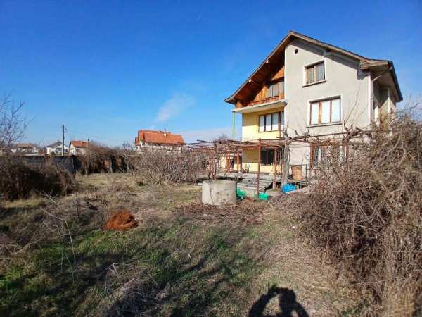 Продава  къща с. Ягода, област Стара Загора
      180 кв.м