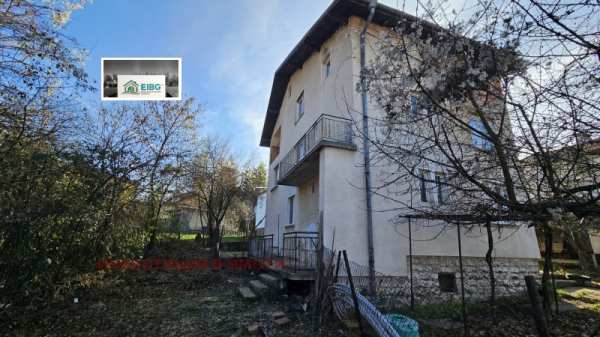 Продава  къща с. Рударци, област Перник
      261 кв.м