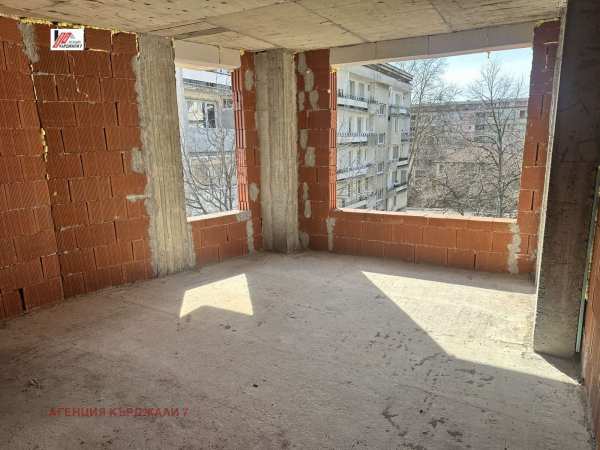 Продава 3-стаен, гр. кърджали, студен кладенец