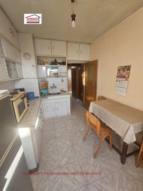 Продава 4-стаен, гр. плевен, широк център