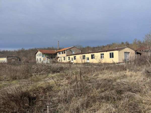 Продава пром. помещение, гр. търговище, промишлена зона