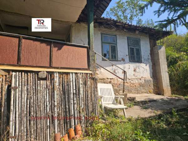 Продава вила, с. лобош, област перник