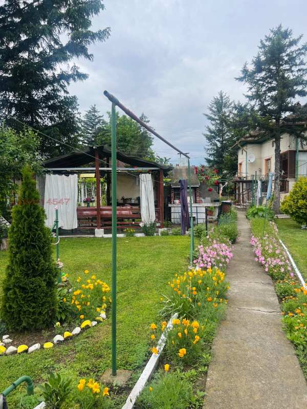 Продава къща, гр. лом, област монтана