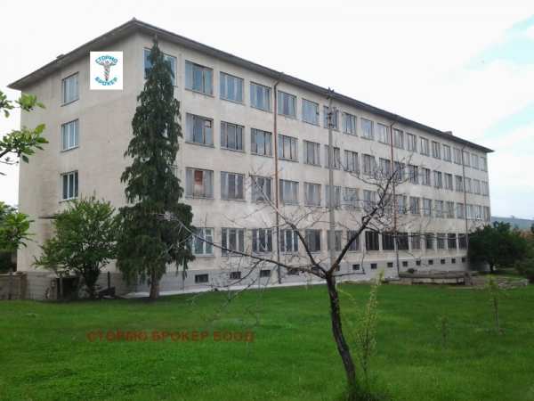 Продава пром. помещение, гр. долна баня, област софия област
