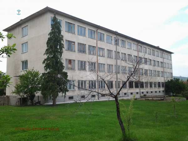 Продава пром. помещение, гр. долна баня, област софия област