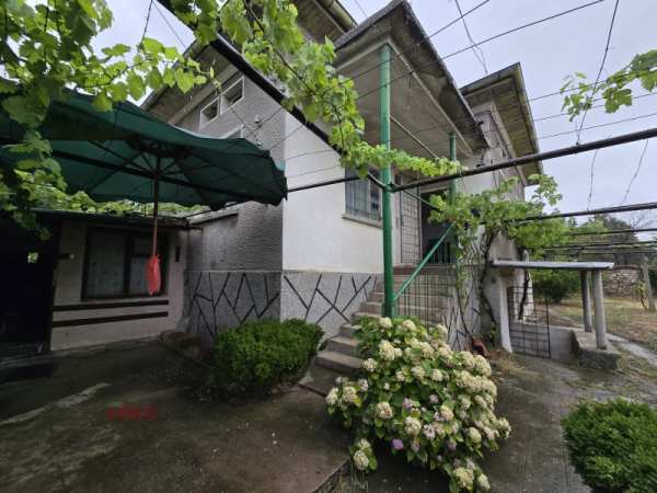 Продава  къща с. Иганово, област Пловдив
      160 кв.м