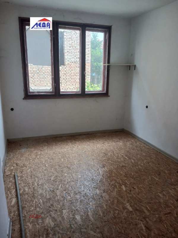 Продава етаж от къща, гр. плевен, широк център