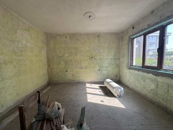 Продава етаж от къща, гр. шумен, басейна