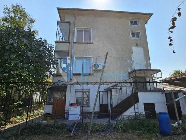 Продава къща, гр. свищов, област велико търново