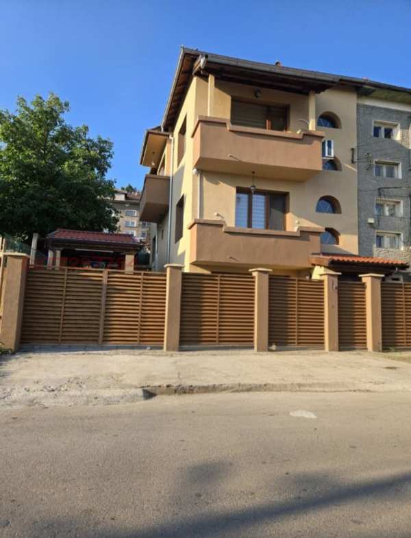 Продава къща, гр. ловеч, гозница