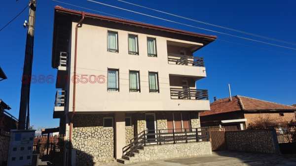 Продава  хотел гр. Банско, област Благоевград
      1000 кв.м