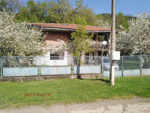 Продава къща, гр. правец, област софия област