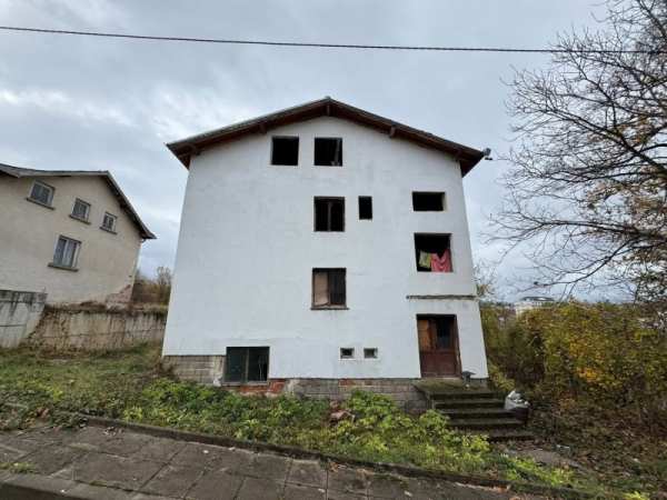 Продава  къща гр. Вършец, област Монтана
      91 кв.м