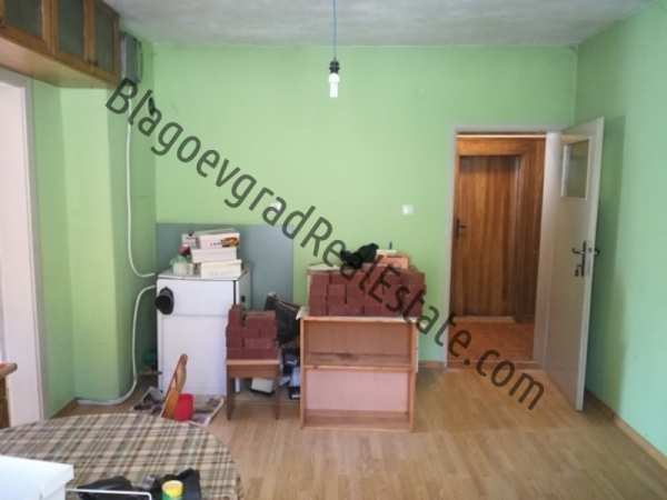 Продава етаж от къща, гр. благоевград, широк център