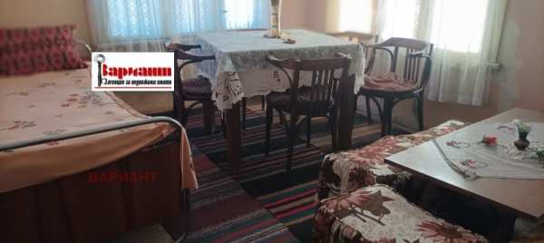 Продава  етаж от къща гр. Панагюрище, област Пазарджик
      100 кв.м
