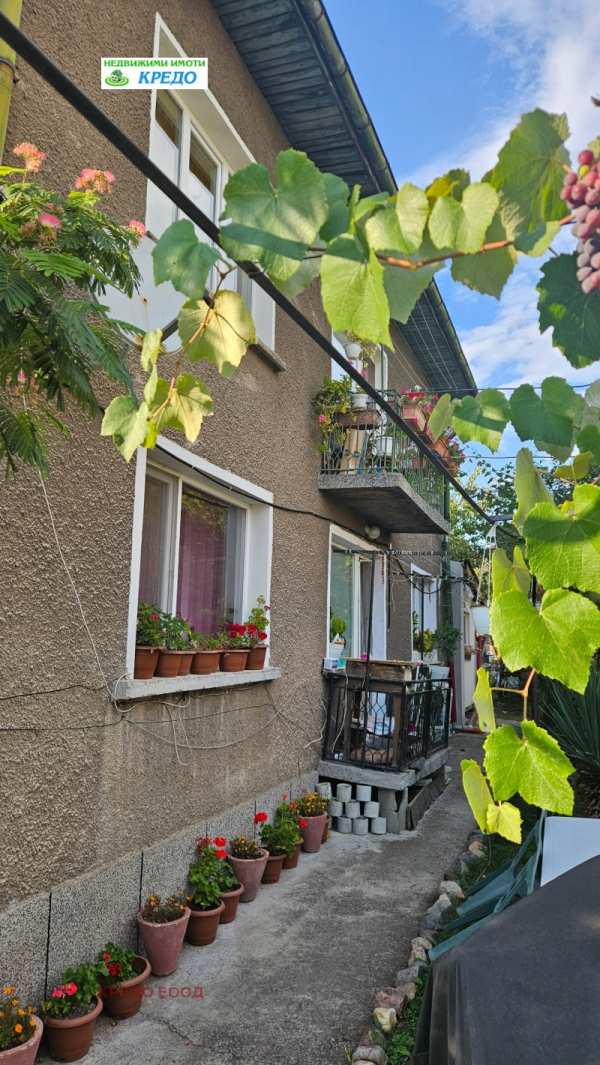 Продава  4-стаен град Перник, Димова махала
      90 кв.м