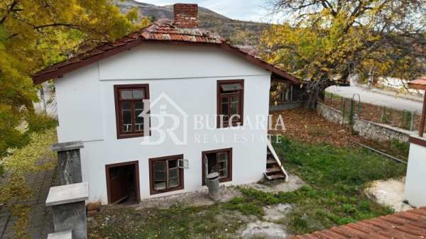 Продава къща, гр. земен, област перник