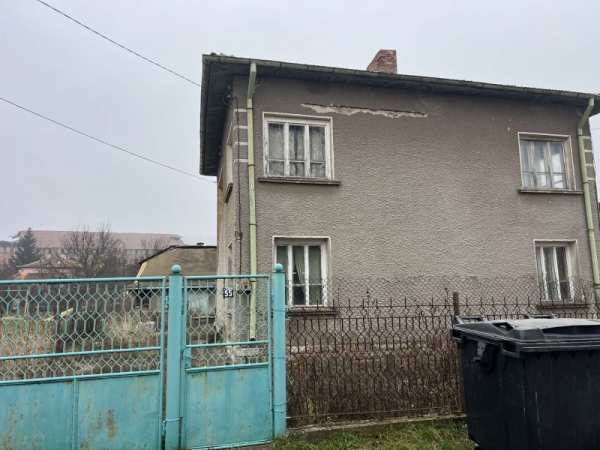 Продава къща, гр. брезник, област перник