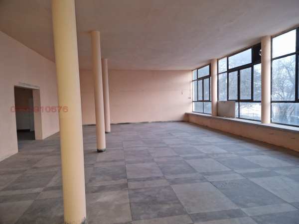 Продава пром. помещение, гр. златица, област софия област