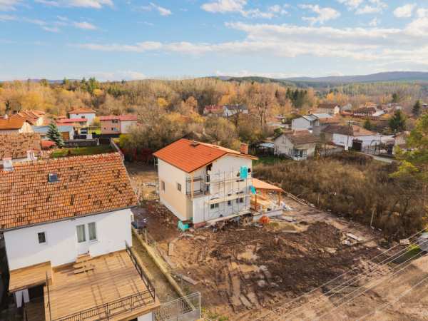 Продава къща, с. караполци, област софия област