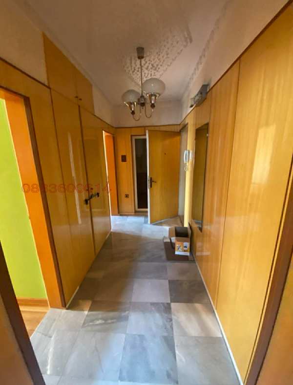 Продава  2-стаен град Добрич, Енергоразпределение
      68 кв.м