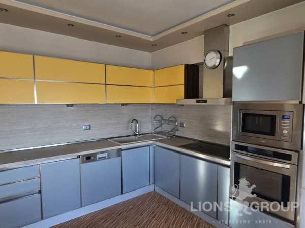 Продава  многостаен град Варна, Колхозен пазар
      180 кв.м