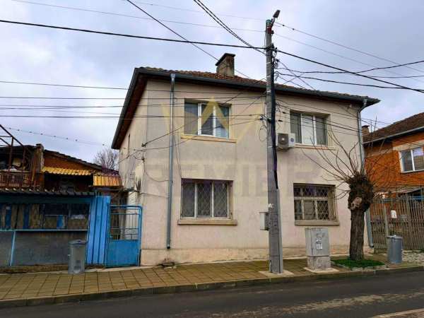 Продава етаж от къща, гр. средец, област бургас