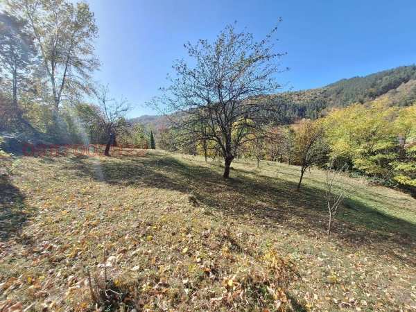 Продава парцел, гр. троян, област ловеч