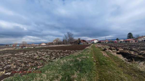 Продава парцел, с. петърч, област софия област