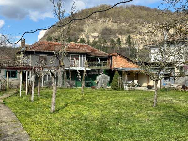 Продава къща, с. сваленик, област русе