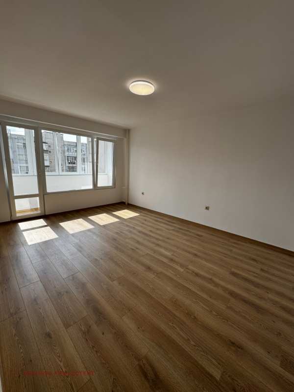 Продава 3-стаен, гр. варна, младост 1